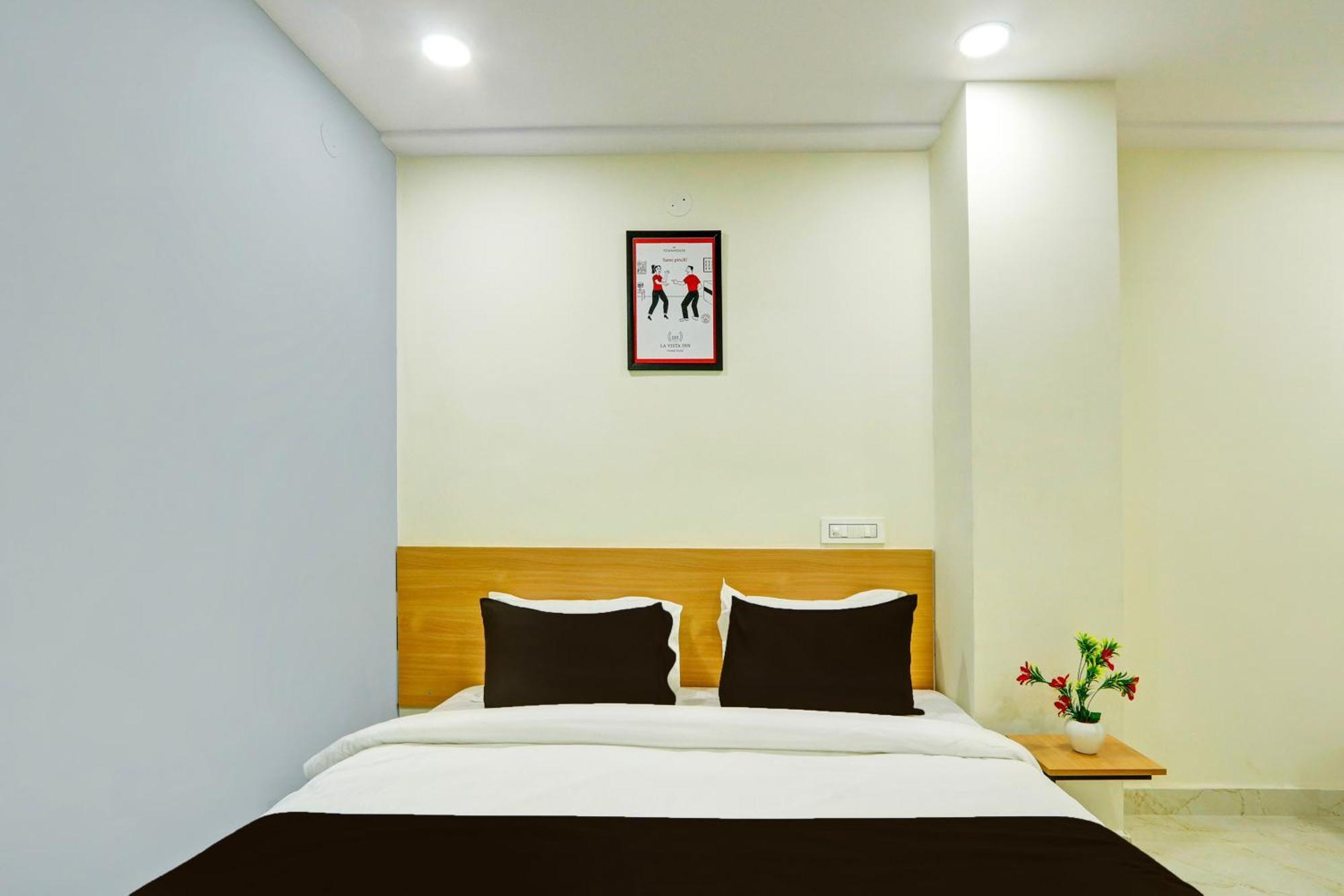 Townhouse La Vista Inn Grand Hotel Upal Exterior foto