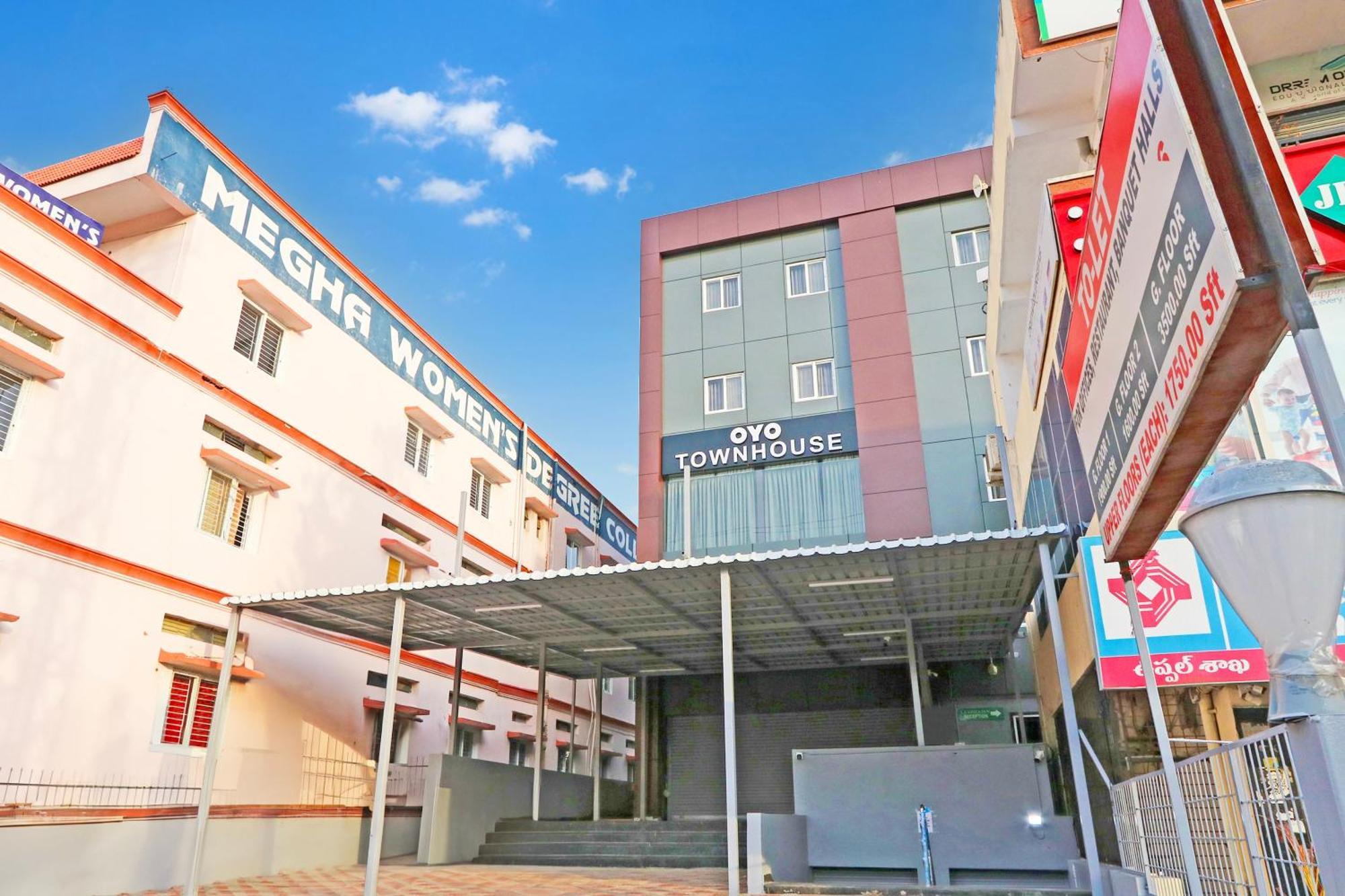 Townhouse La Vista Inn Grand Hotel Upal Exterior foto