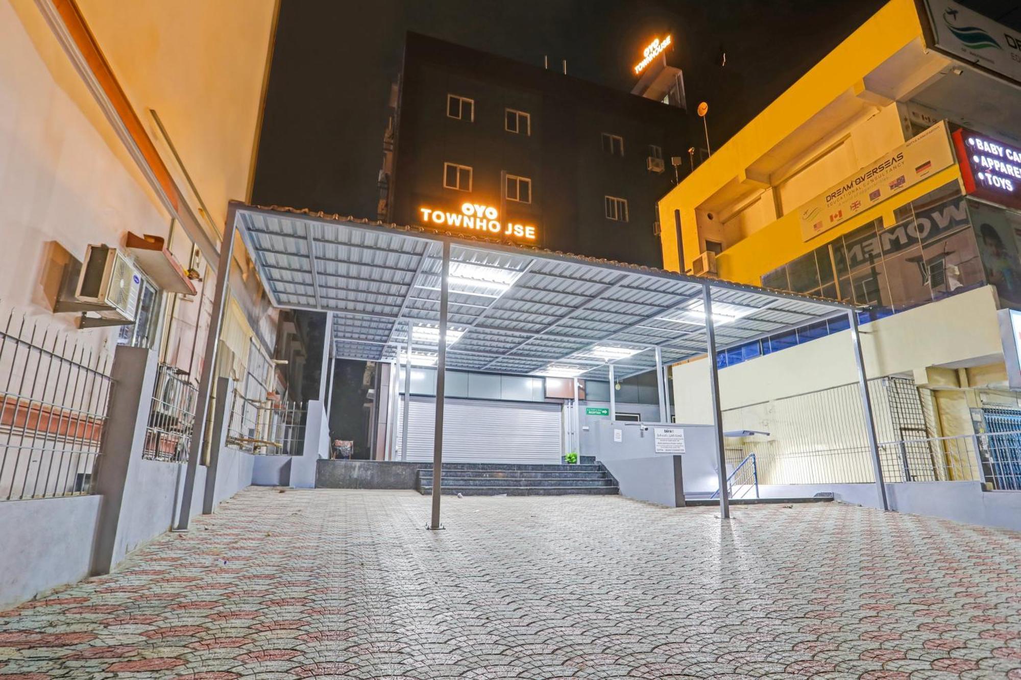 Townhouse La Vista Inn Grand Hotel Upal Exterior foto
