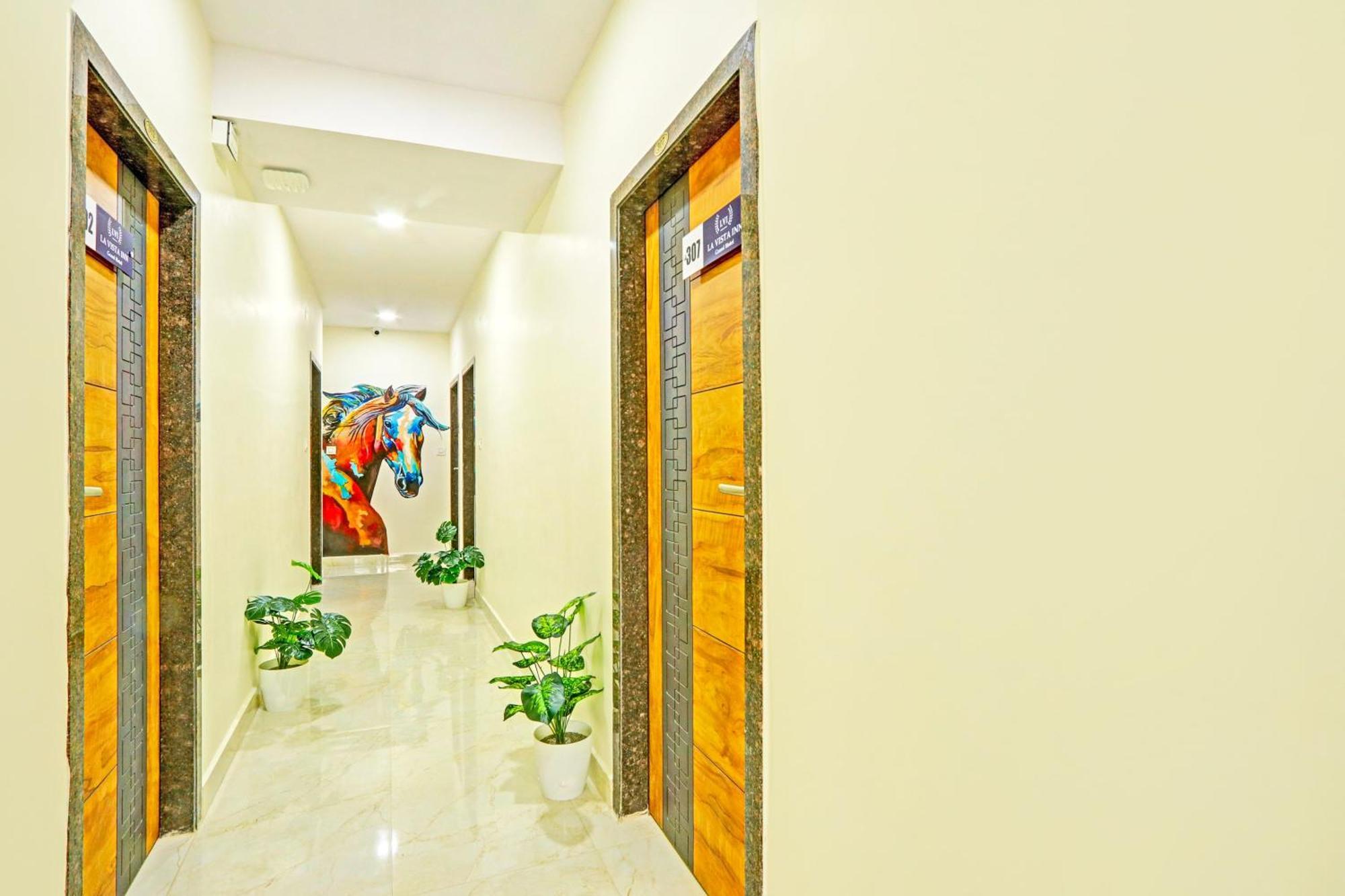 Townhouse La Vista Inn Grand Hotel Upal Exterior foto